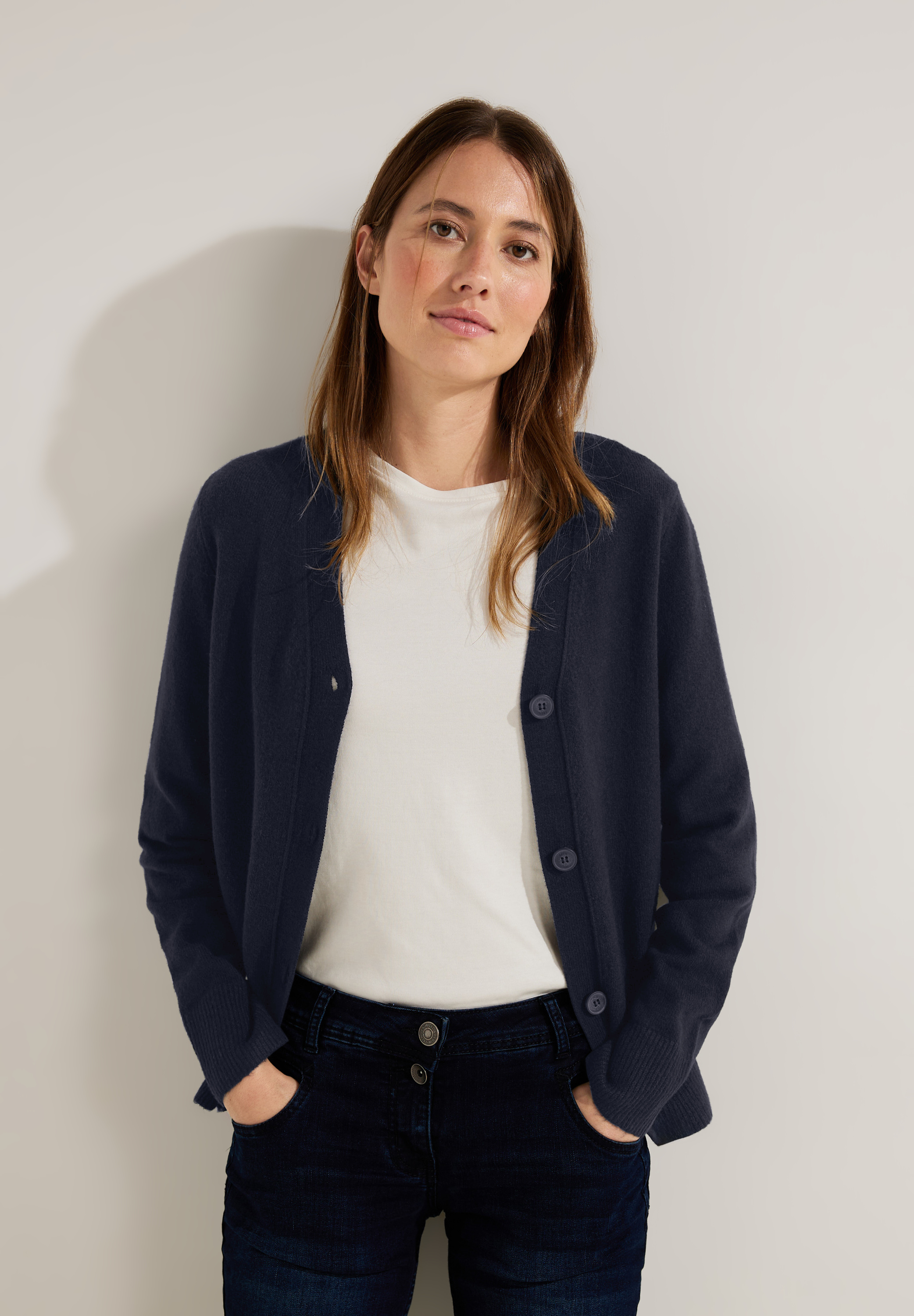 Cardigan mit Ziernähten