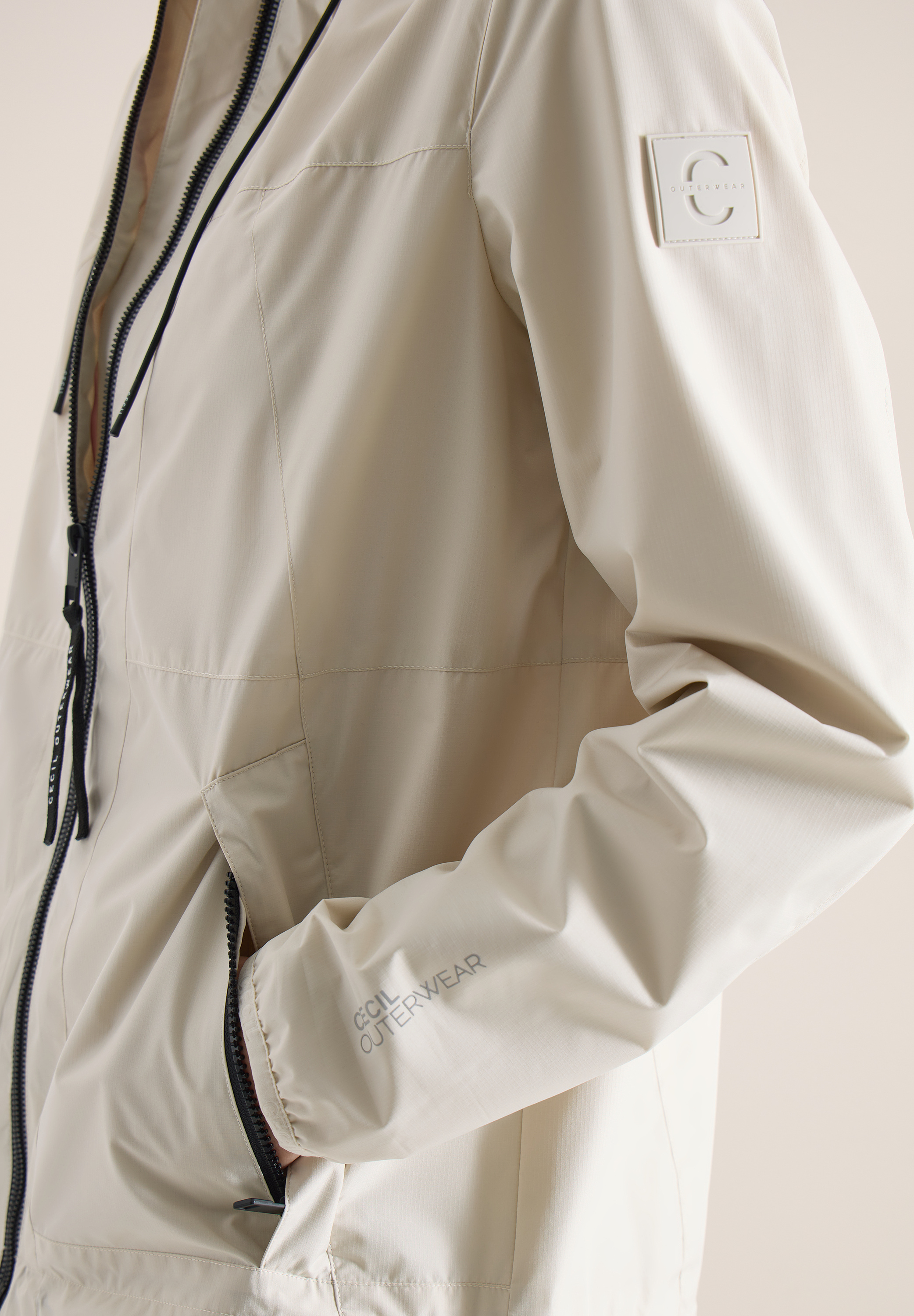 Jacke mit Kapuze und Tunnelzug