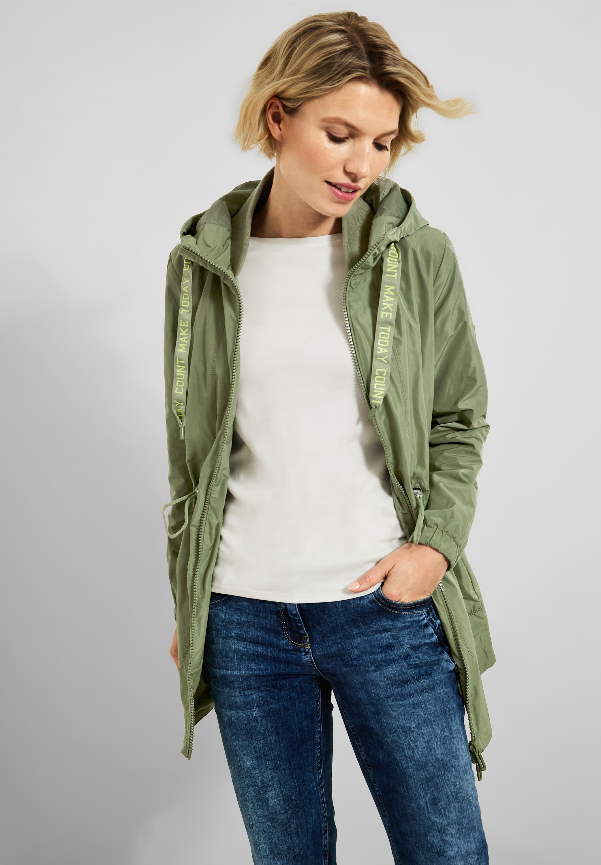 Sportiver Parka mit Kapuze