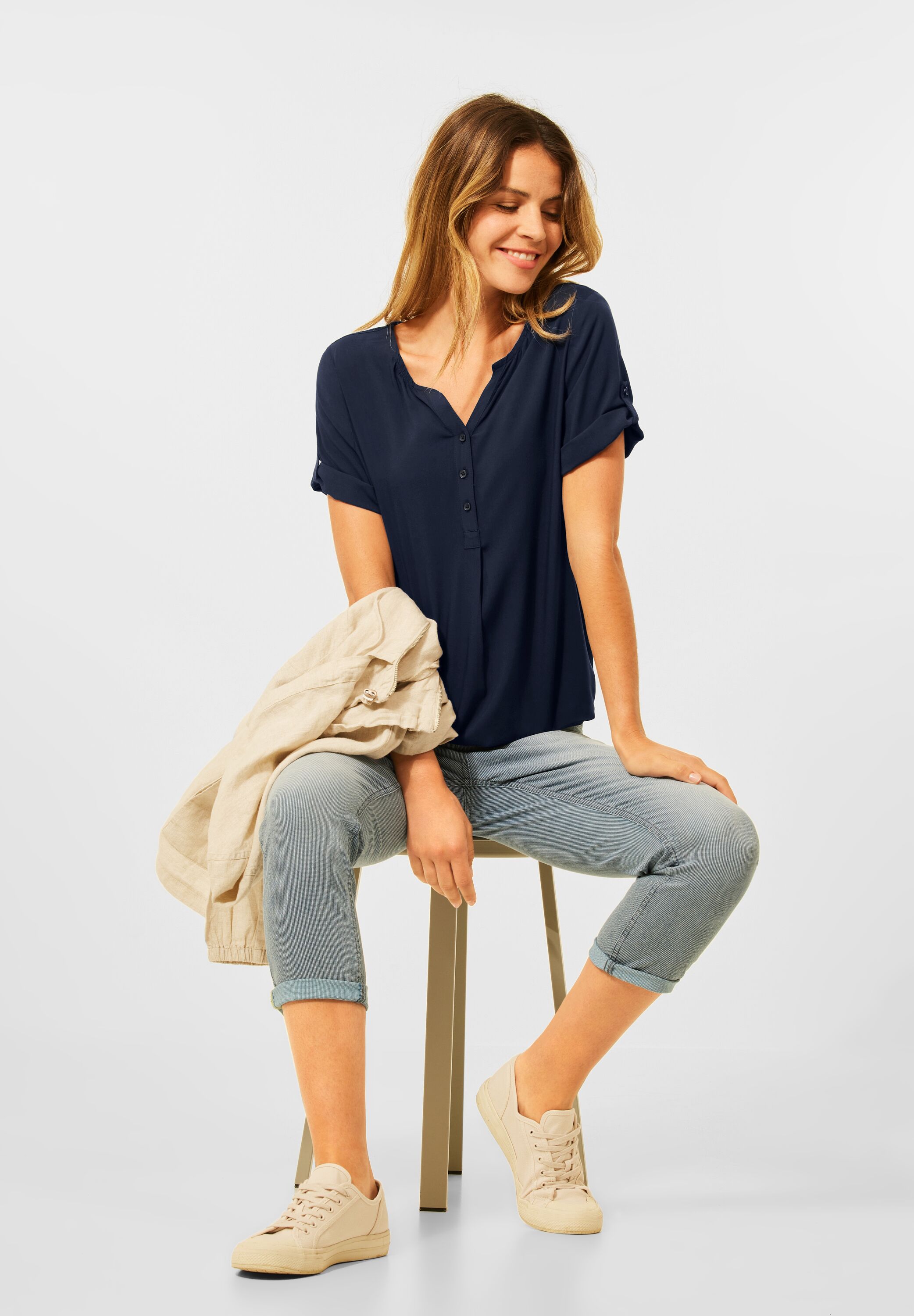 Bluse mit Gummizug im Saum