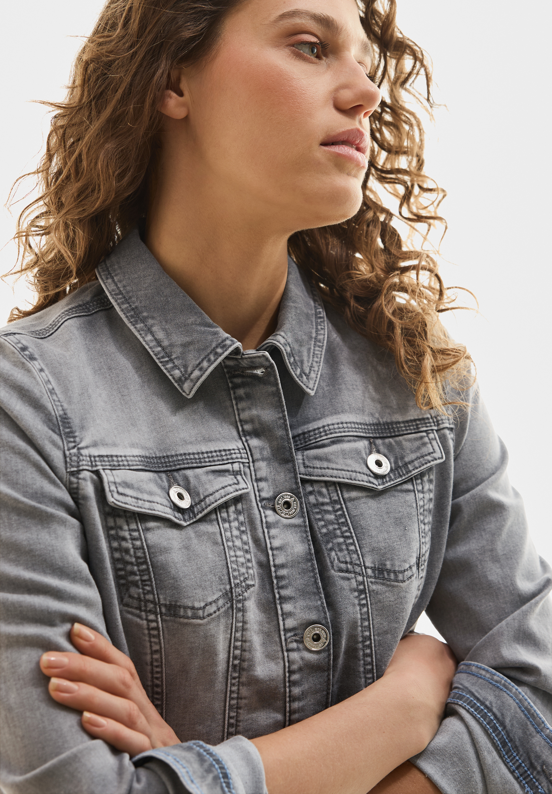 Jeansjacke mit Hemdkragen