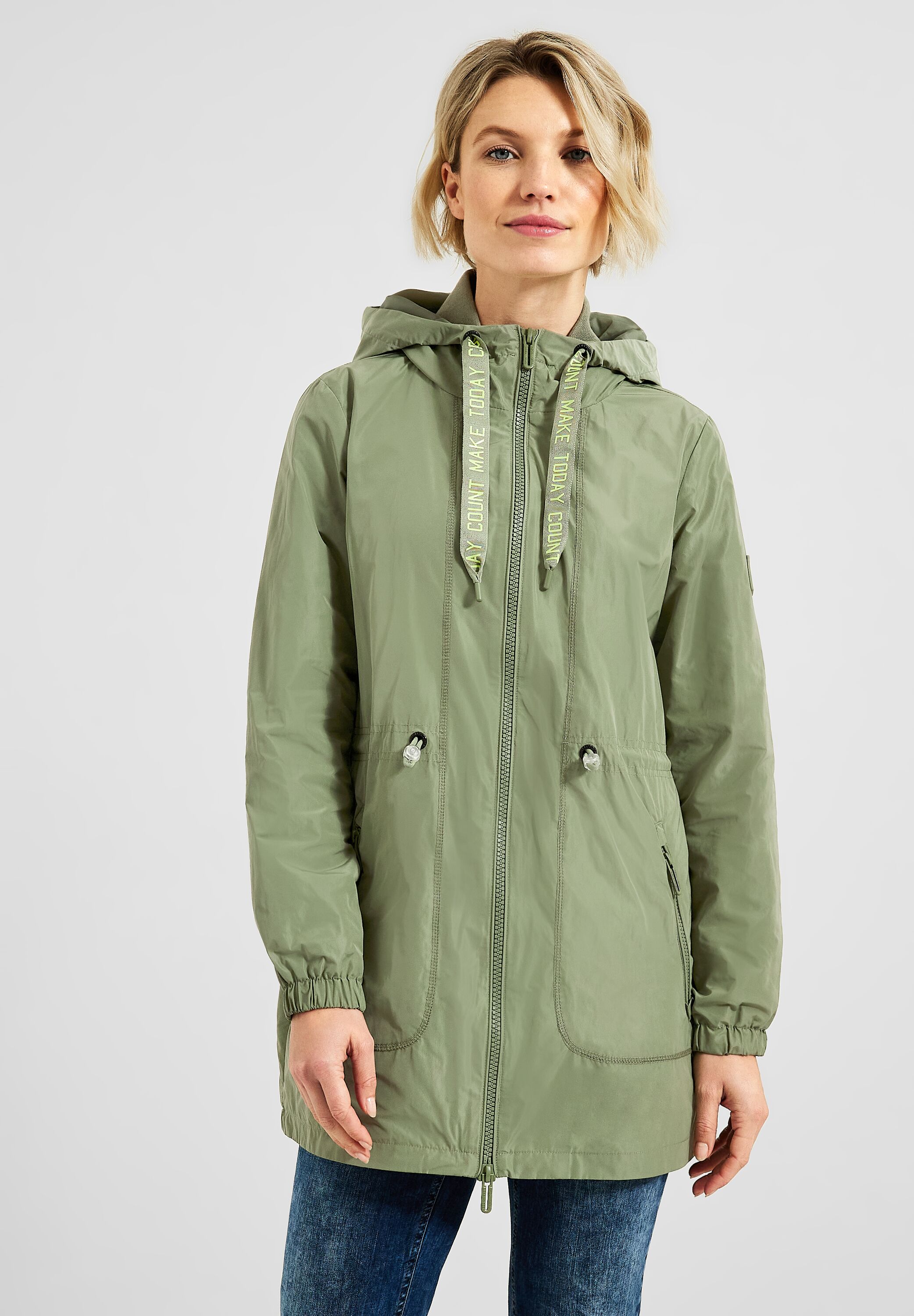 Sportiver Parka mit Kapuze