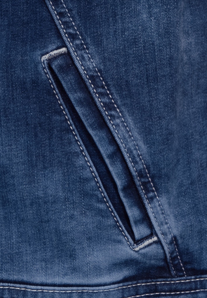Blaue Jeansjacke