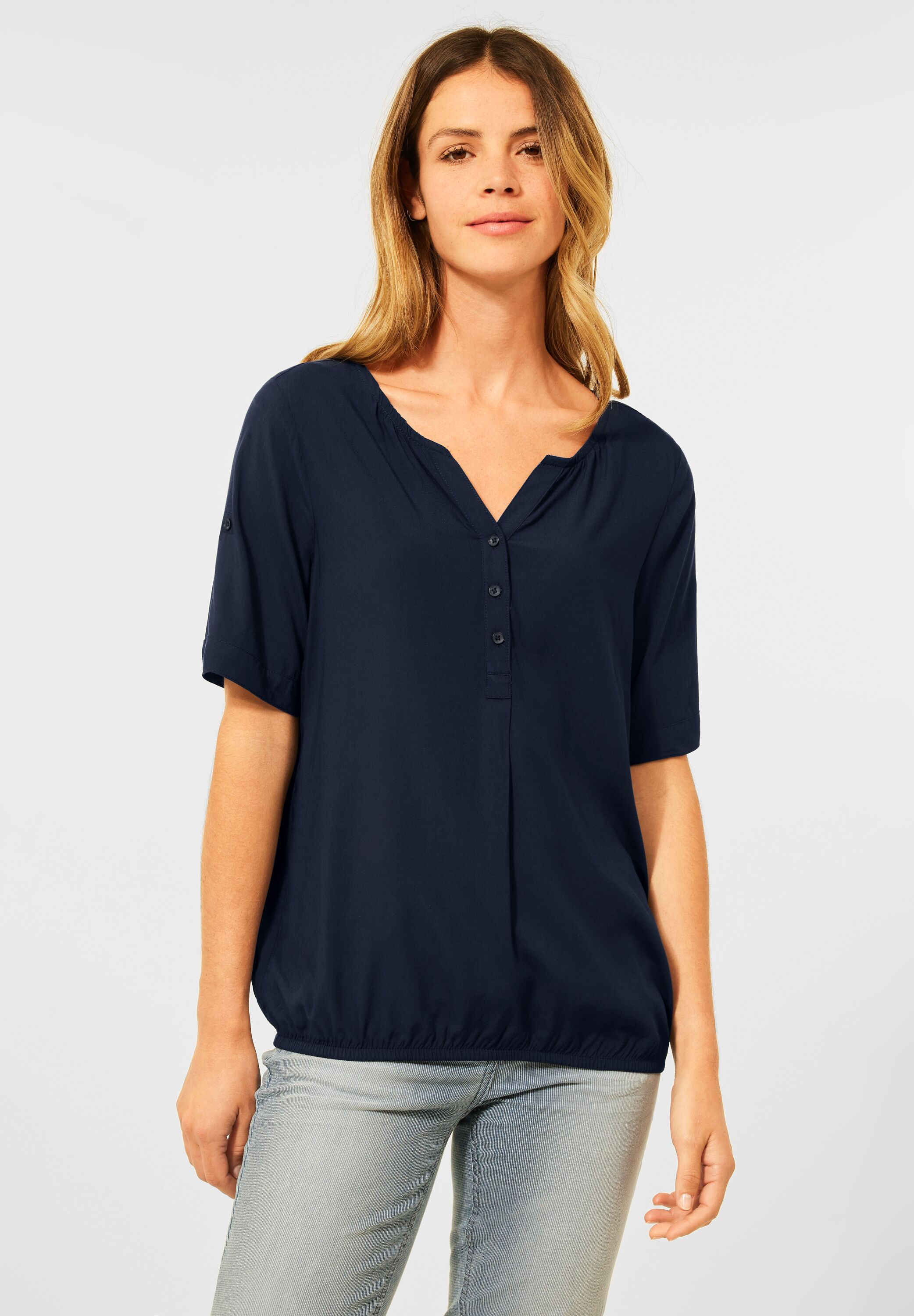 Bluse mit Gummizug im Saum